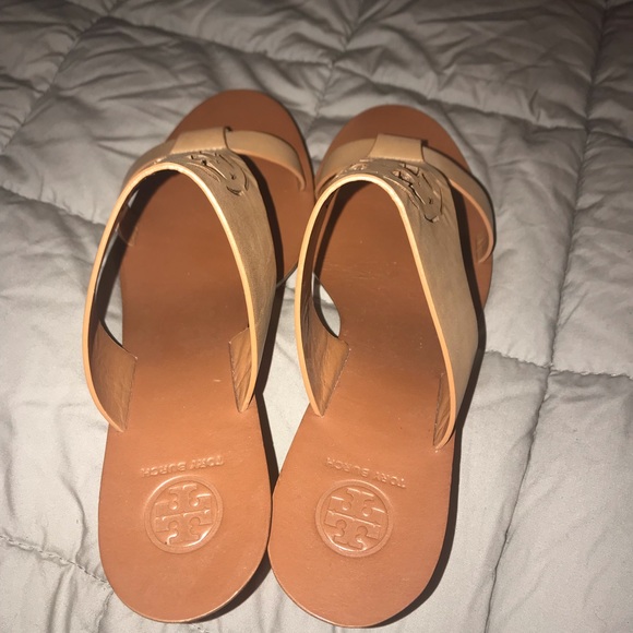 Sandals, Fits more like an 8.5 - Picture 2 of 3